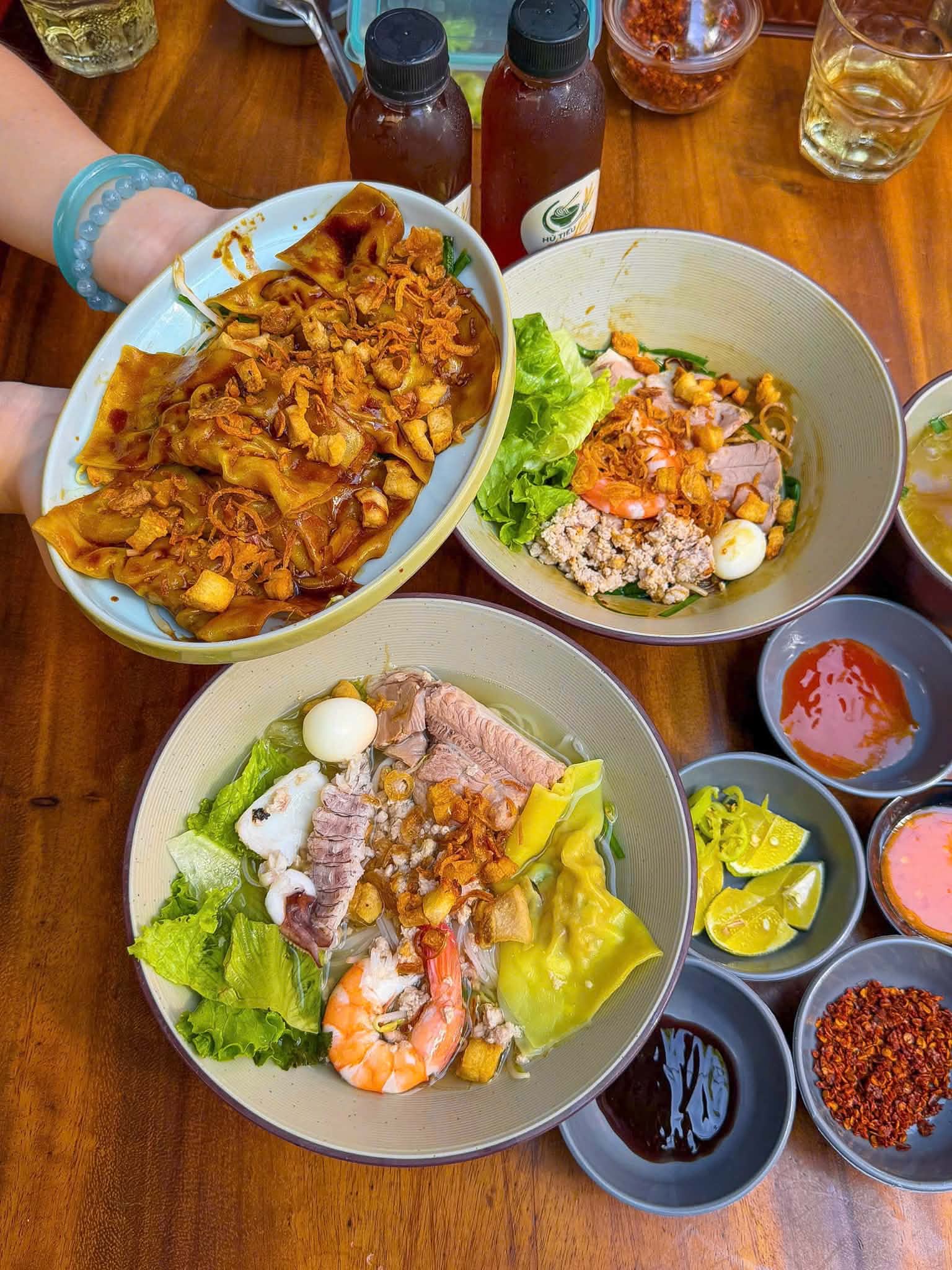 👇Ăn hủ tíu giá local chỉ từ 35k/tô, cách Bãi Sau 5p chạy xe