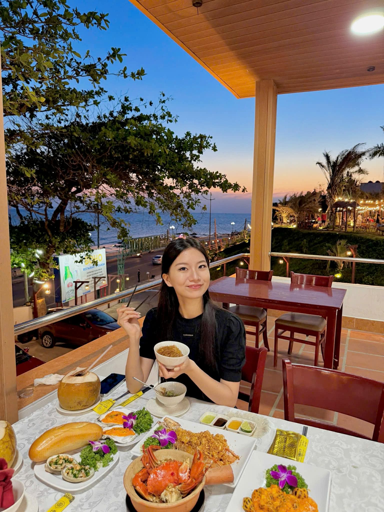 💕Ăn hải sản mà vừa chất lượng vừa có view “đỉnh của chóp” thì phải ghim ngay nhà hàng rộng 5.000m2 ở Bãi Dứa – Vũng Tàu nha 🌊✨