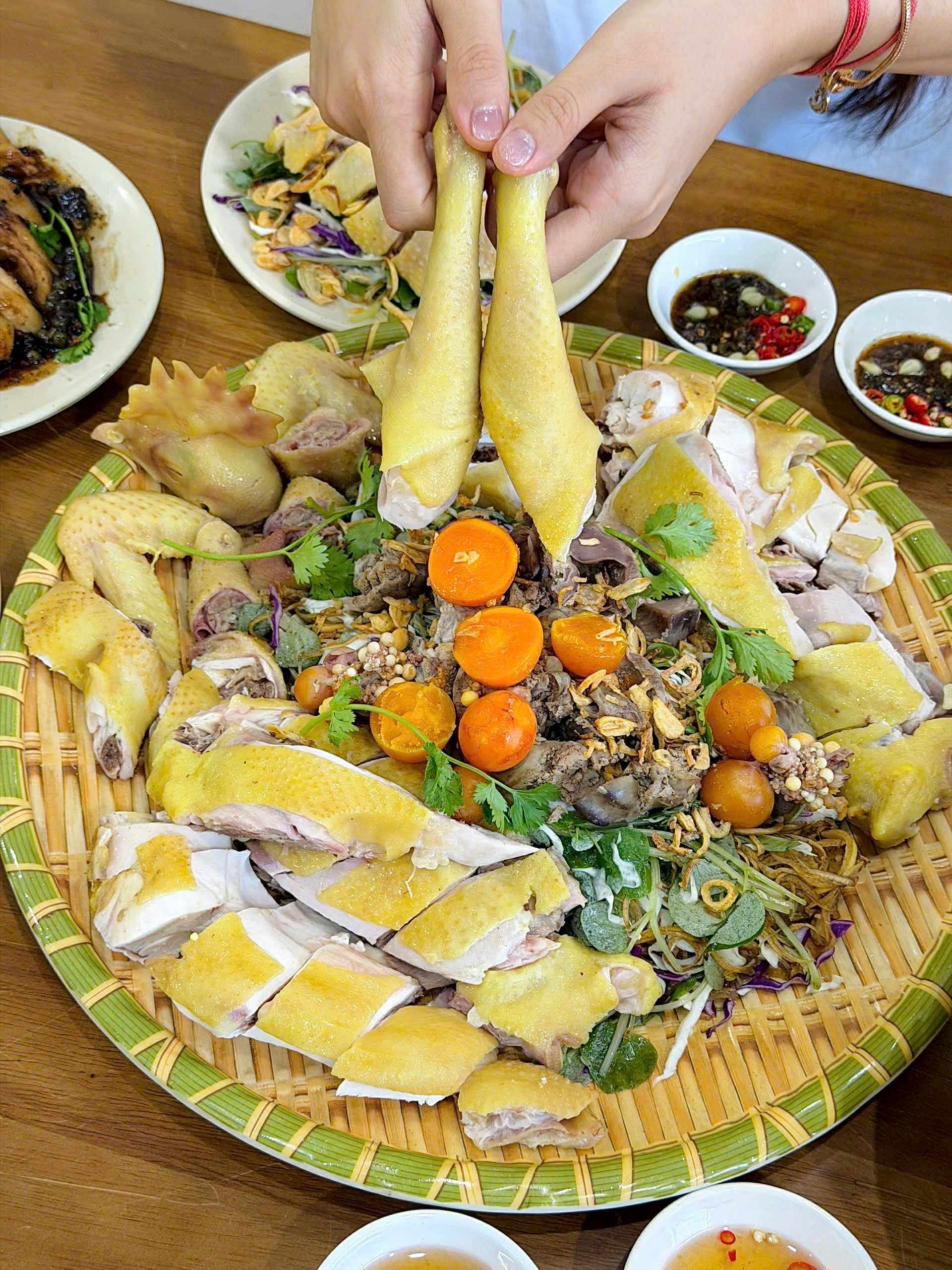 Cơm gà ta thảo mộc thịt thơm dai chính hiệu ở Vũng Tàu
