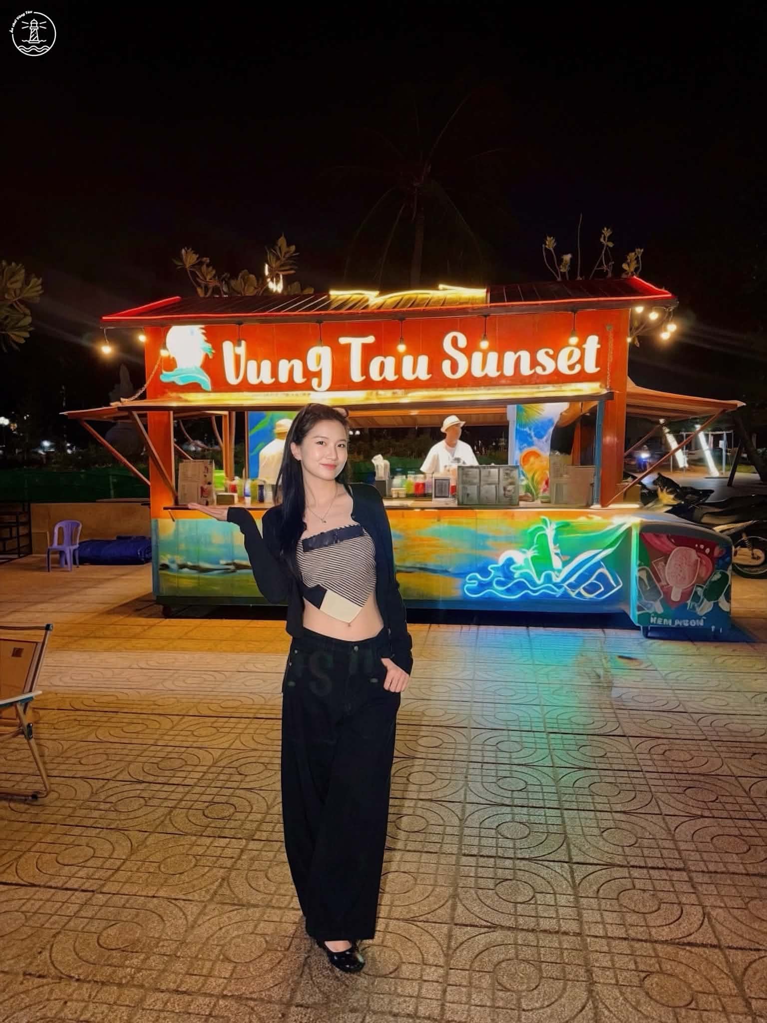 Phát hiện điểm cafe check in chill buổi tối ngay công viên Bãi Trước