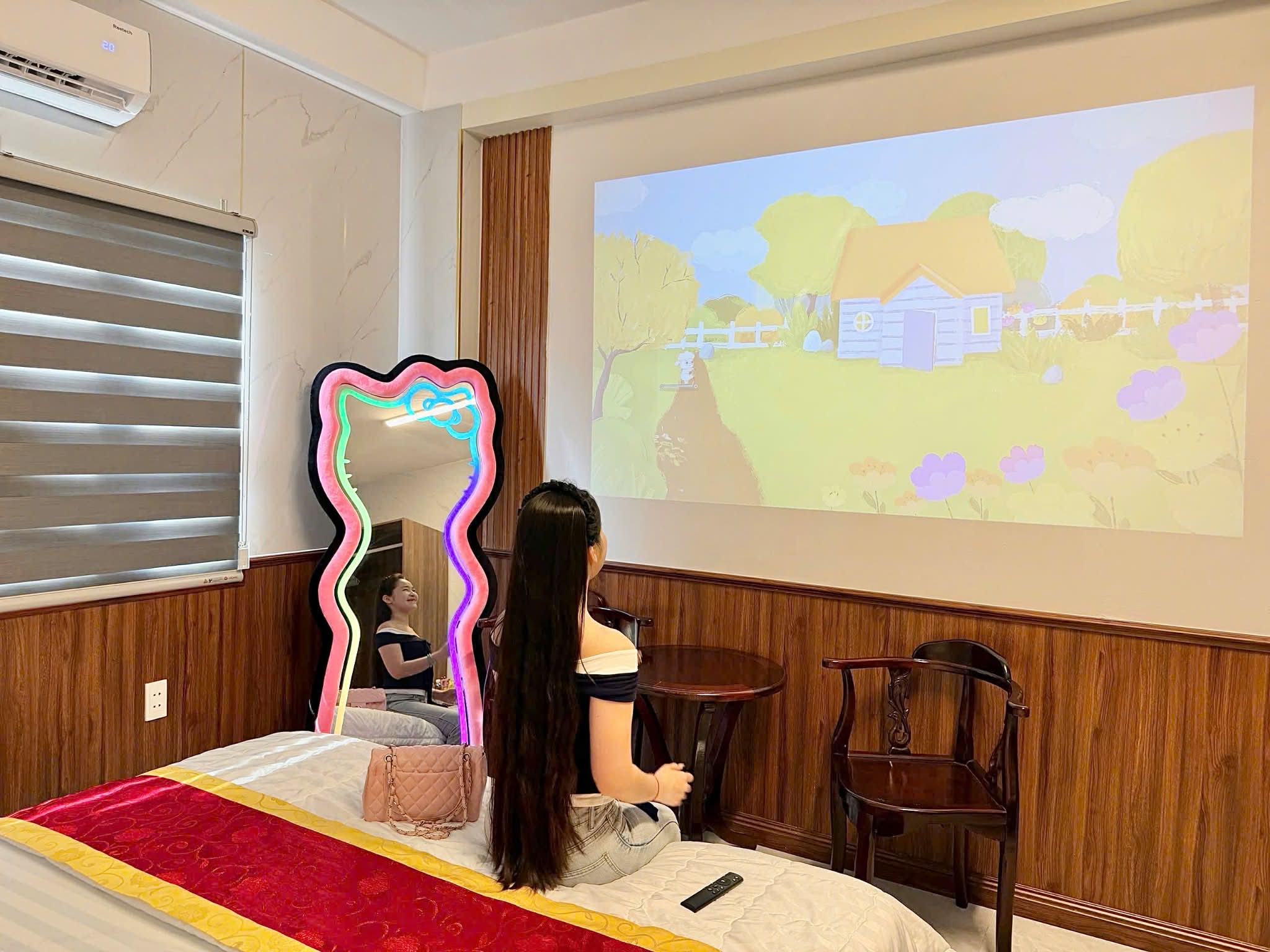 🌊 MỘT CHIẾC KHÁCH SẠN VIEW BIỂN CÓ MÁY CHIẾU CHỈ TỪ 150K/NGƯỜI NGAY TƯỢNG CÁ ÔNG ✨