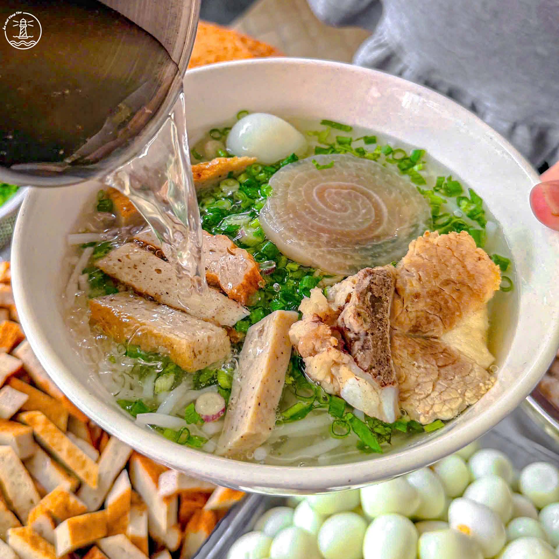 👇Quán bánh canh chả cá HOT đường Trần Đồng vừa nâng cấp không gian mới