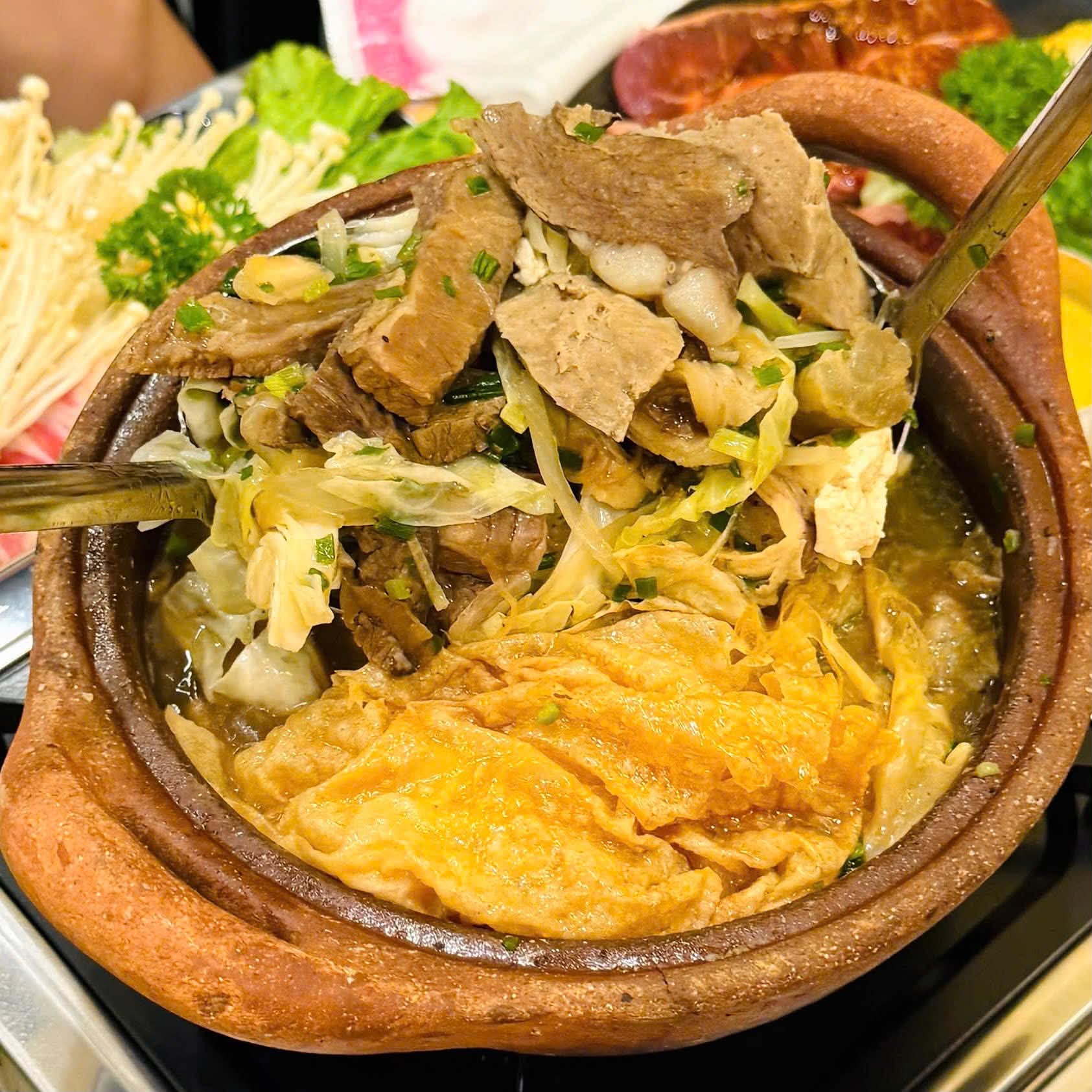 👇Quán lẩu bò nồi đất mở chi nhánh mới ở Vũng Tàu, bán vì đam mê hay sao nồi lẩu bò có 169k thôi nè mấy bạn