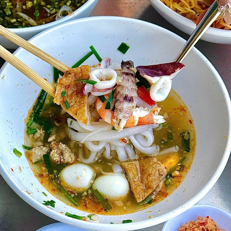 ‼️Bánh canh, hủ tíu hải sản mà người địa phương Vũng Tàu ghé ăn siêu đông 😝