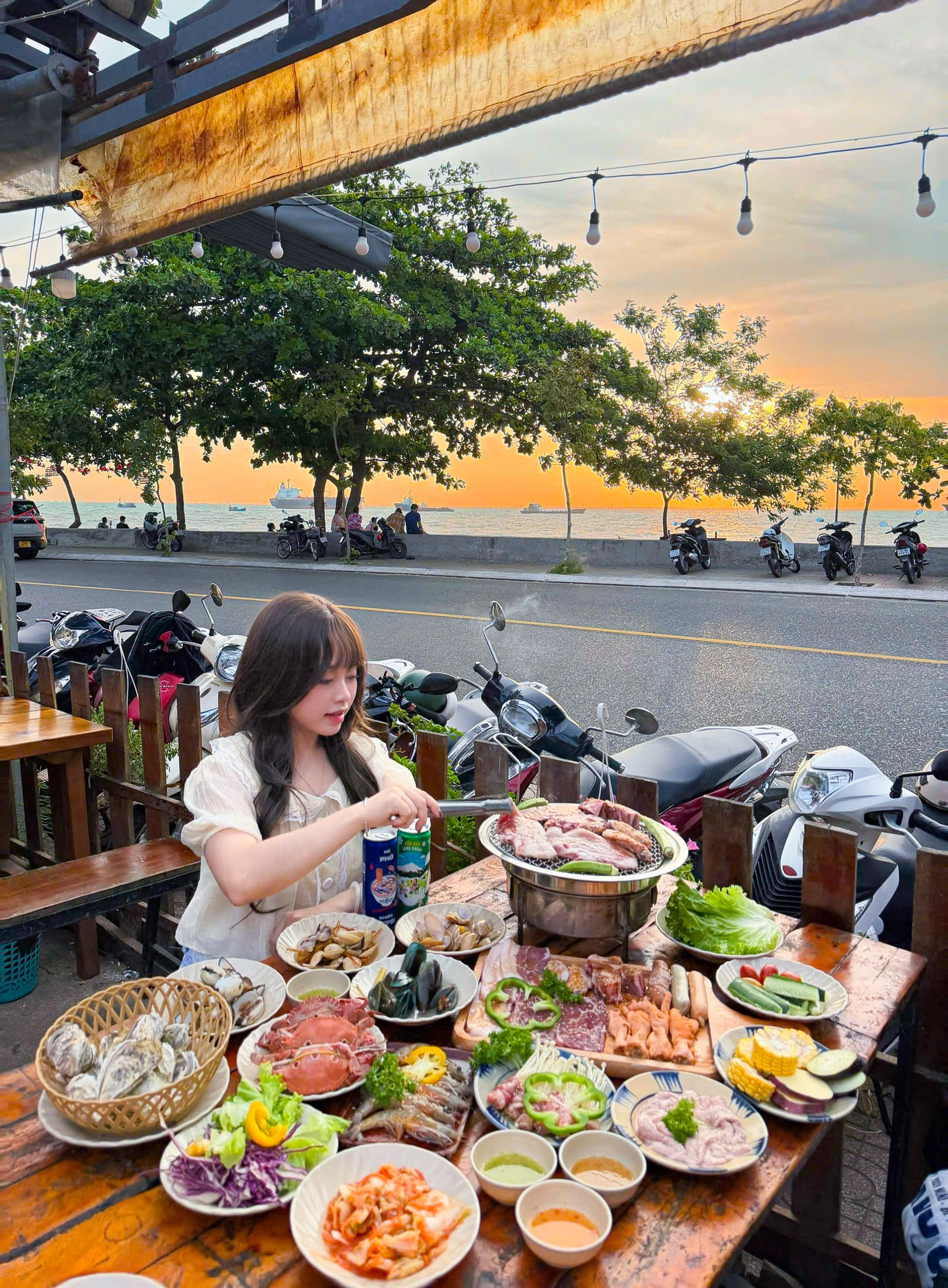 🌅 CHỈ 189K CHO MỘT BUỔI CHIỀU HOÀNG HÔN SÁT BIỂN, VỪA ĂN ĐỒ NƯỚNG VỪA NGẮM HOÀNG HÔN 😍