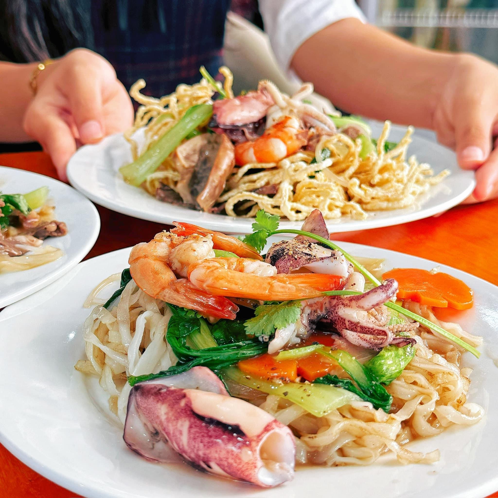 🌟🍜SÁNG SỚM THÈM ĂN PHỞ XÀO HAY MỲ XÀO GIÒN NGƯỜI HOA THÌ ĂN Ở ĐÂU?