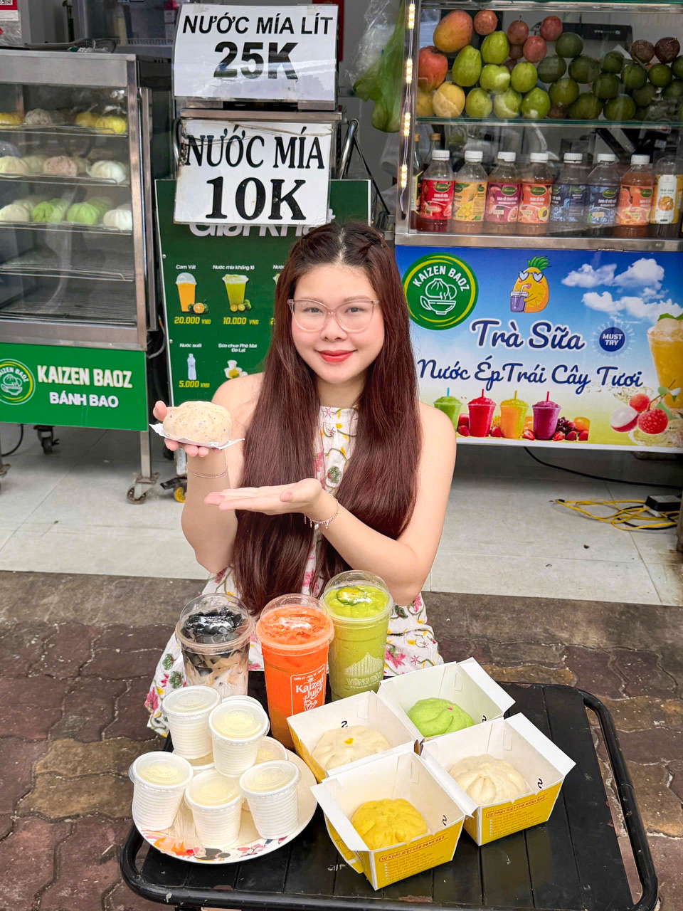 Một địa chỉ ăn nhẹ đáng thử: bánh bao tươi nóng hổi và nước trái cây tươi mát giải nhiệt mùa hè 🍉!!!