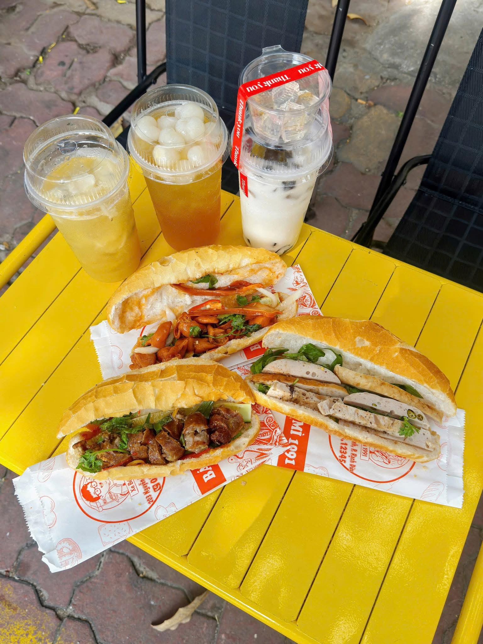 ⁉️ Xe bánh mì dồi chiên “hot” nhất ở Vũng Tàu nay đã chuyển sang địa chỉ mới, mọi người biết chưa nè?