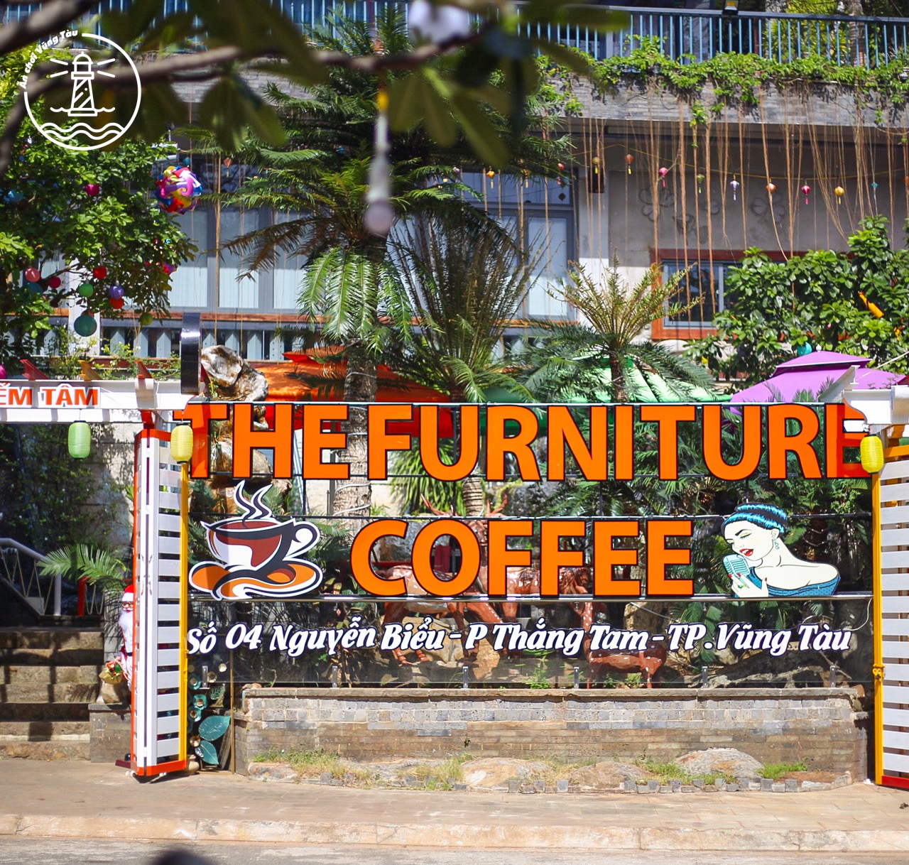 Furniture Coffee - Quán cafe to như lâu đài ở Vũng Tàu.